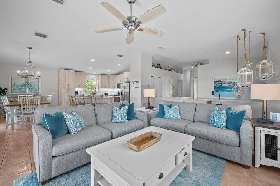 Bright and welcoming island retreat