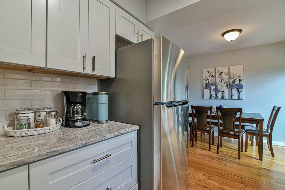 Granite counters and stainless steel appliances - new in Sept 2022!