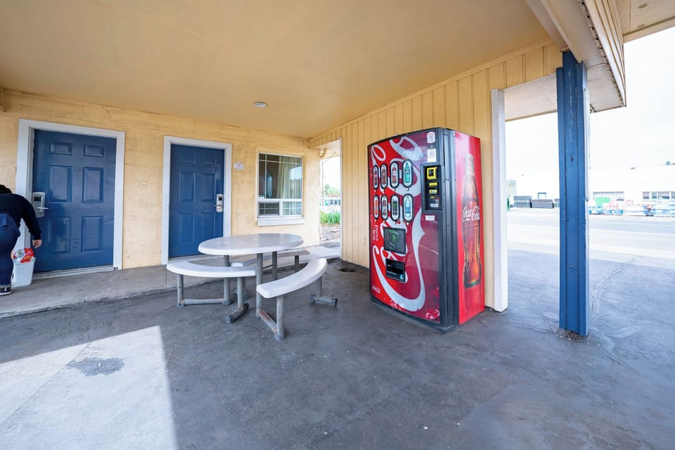 Find the entrance quickly with clear, visible directional signage.