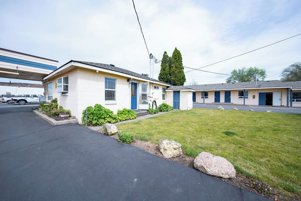 Settle in with tidy grounds and a quiet, open feel.