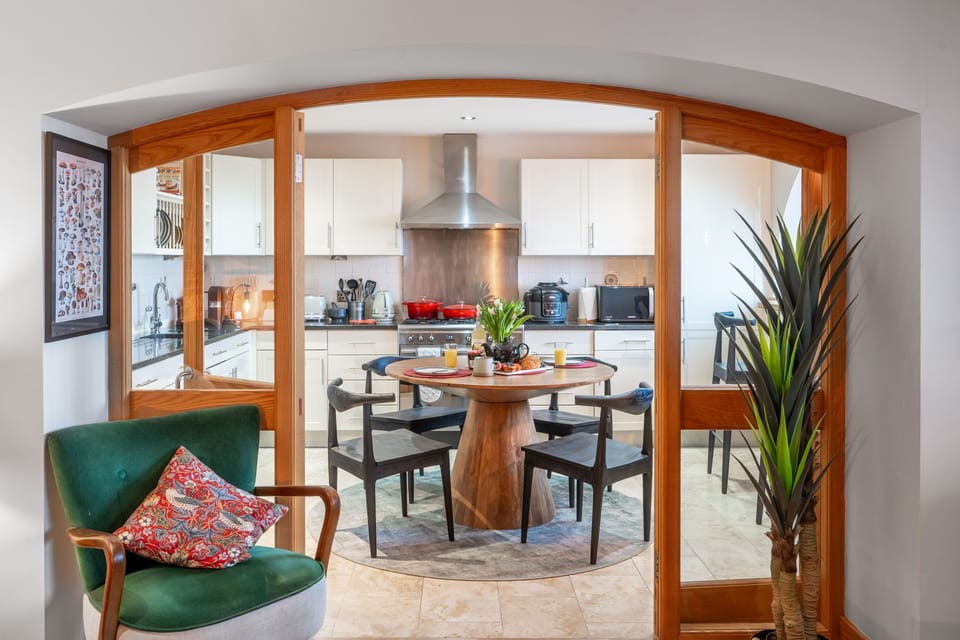 Ground floor: Through to the kitchen/diner