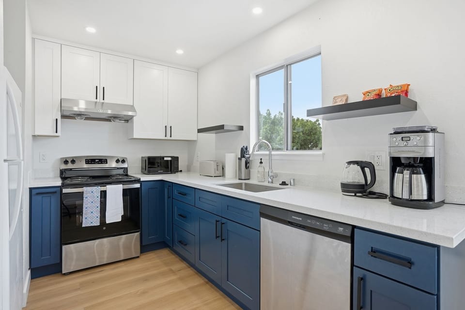 Indoors, Kitchen, Sink, Sink Faucet, Appliance