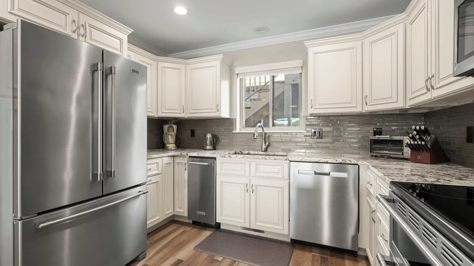 The open kitchen is well equipped for an unforgettable getaway​