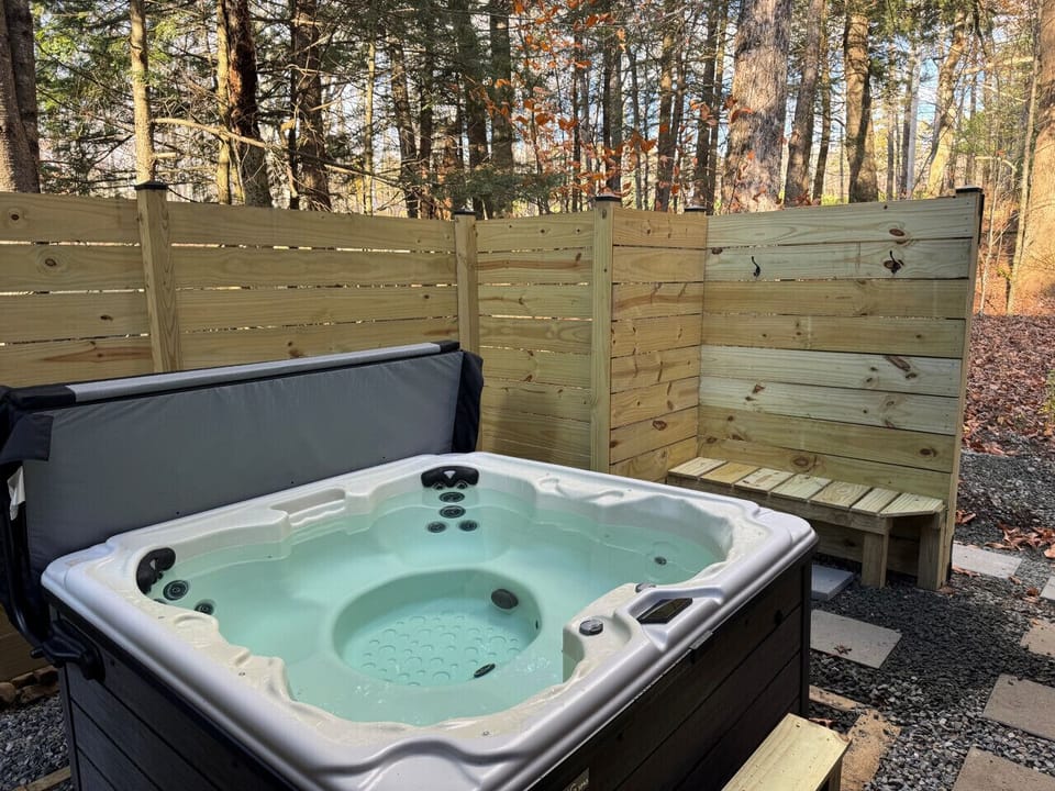 New 6 person Hot tub available all year