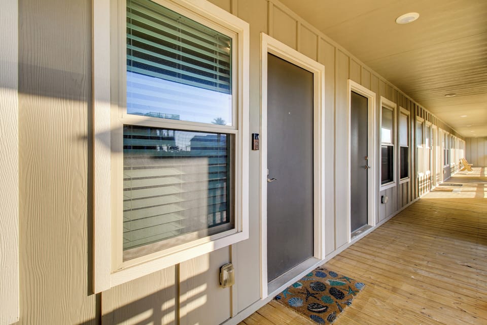 Exterior | Entryway