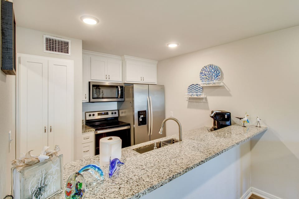 Kitchen | Cooking Basics | Dual Pod/Drip Coffee Maker | Toaster | Blender