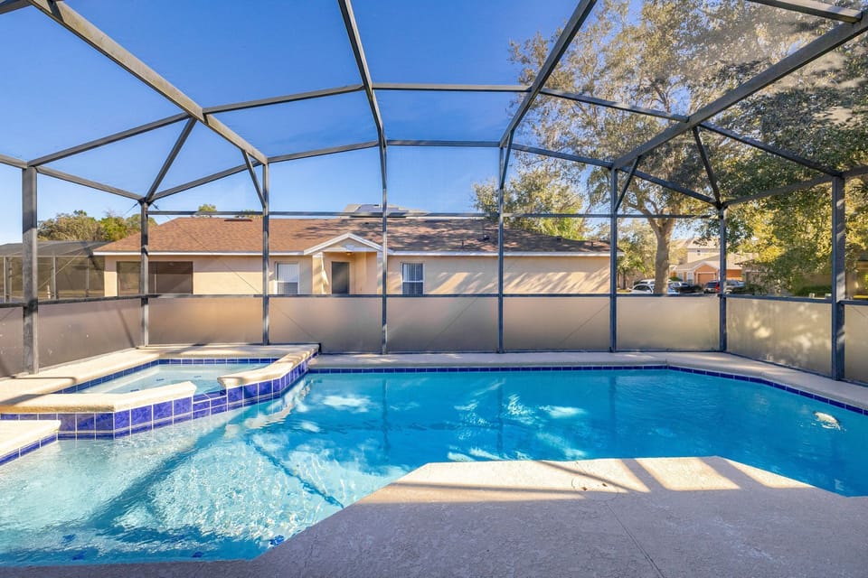 Pool deck with privacy screens
