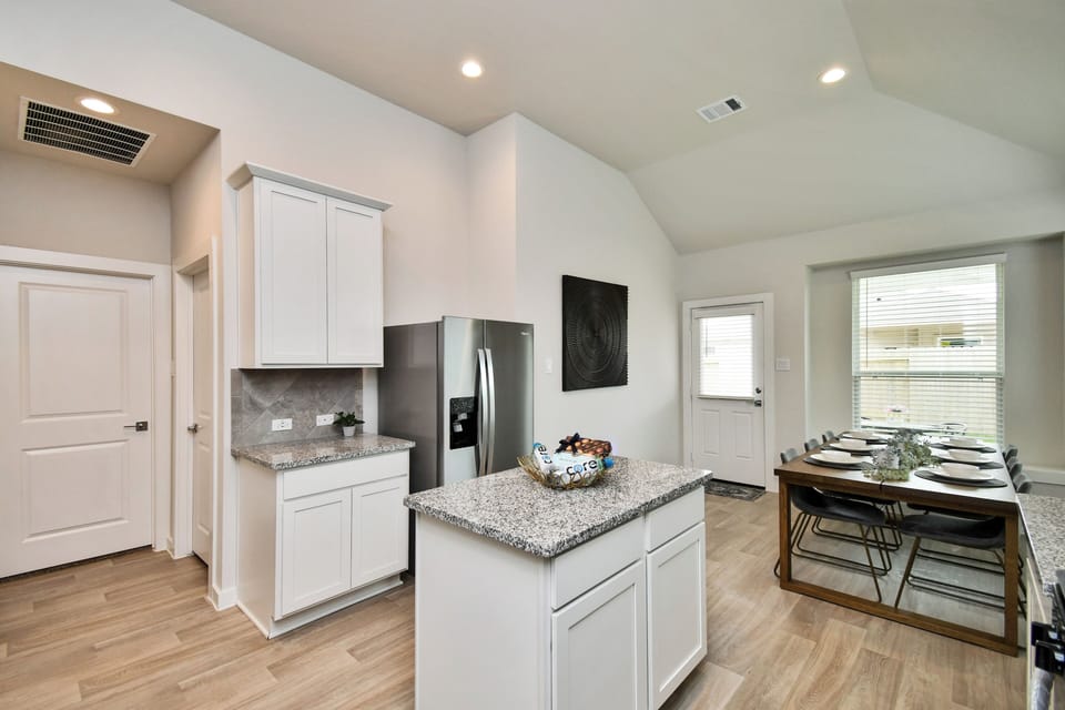 Enjoy the spacious kitchen layout!