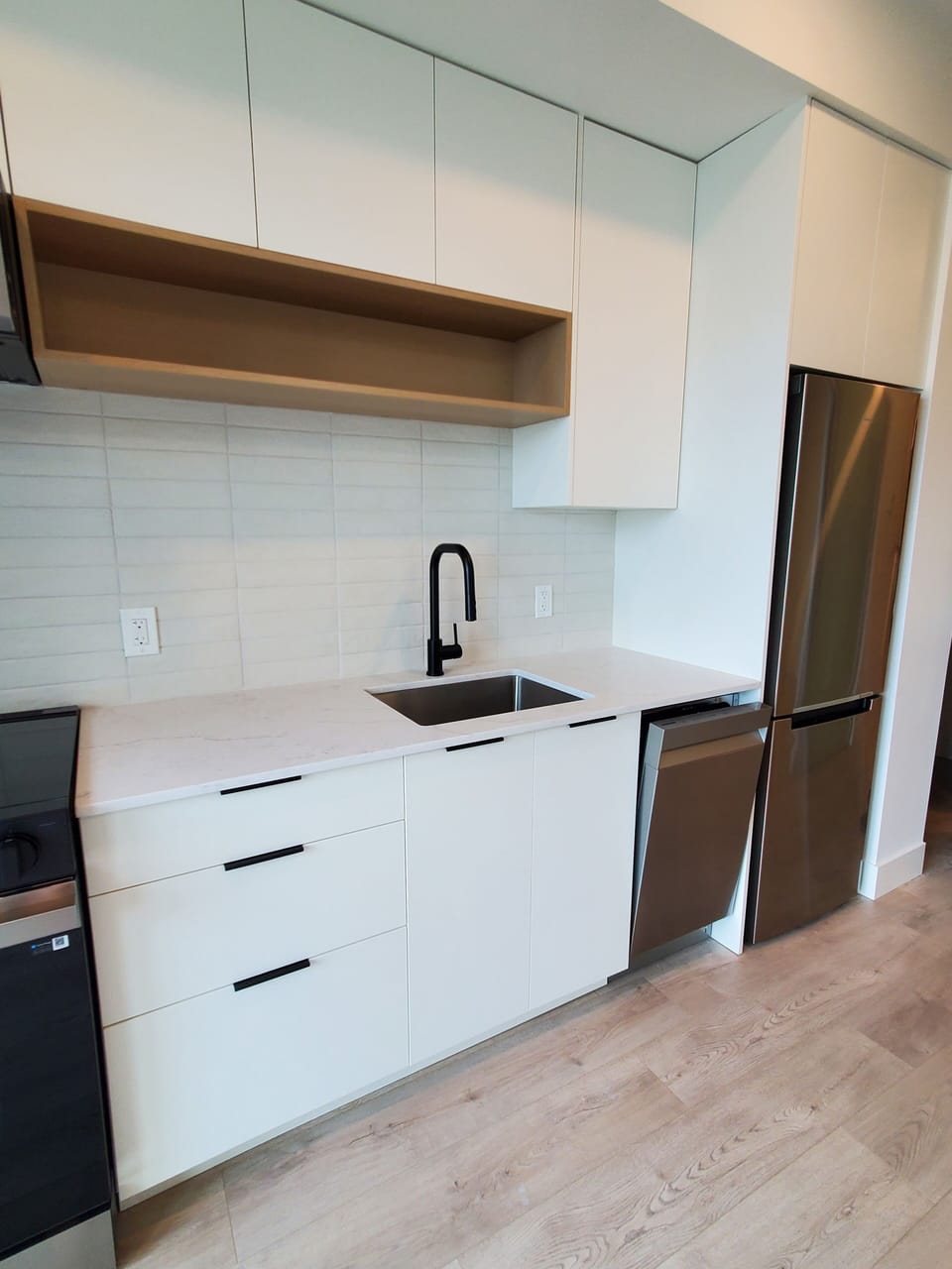 Full Kitchen.