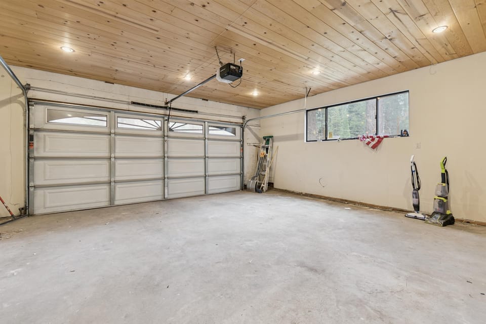 Spacious garage with natural light and modern finishes