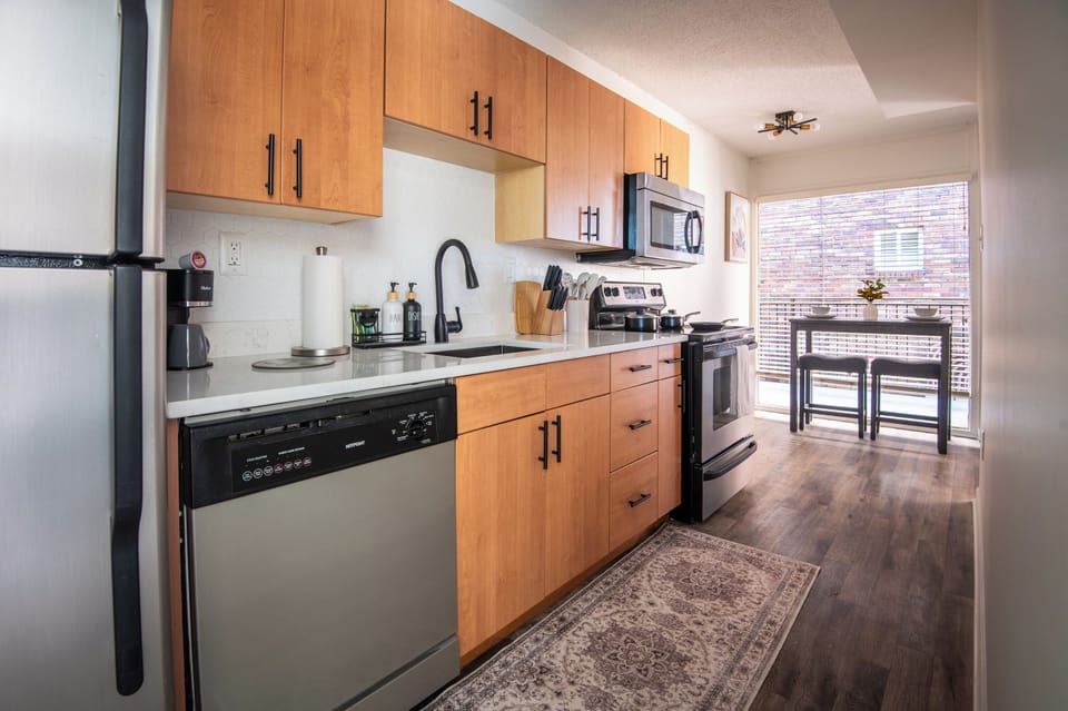 Well-equipped kitchen with everything you need to cook and gather.