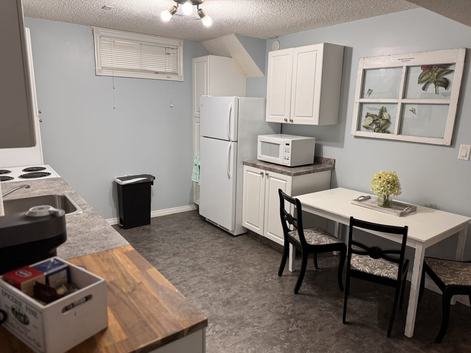 Full kitchen 