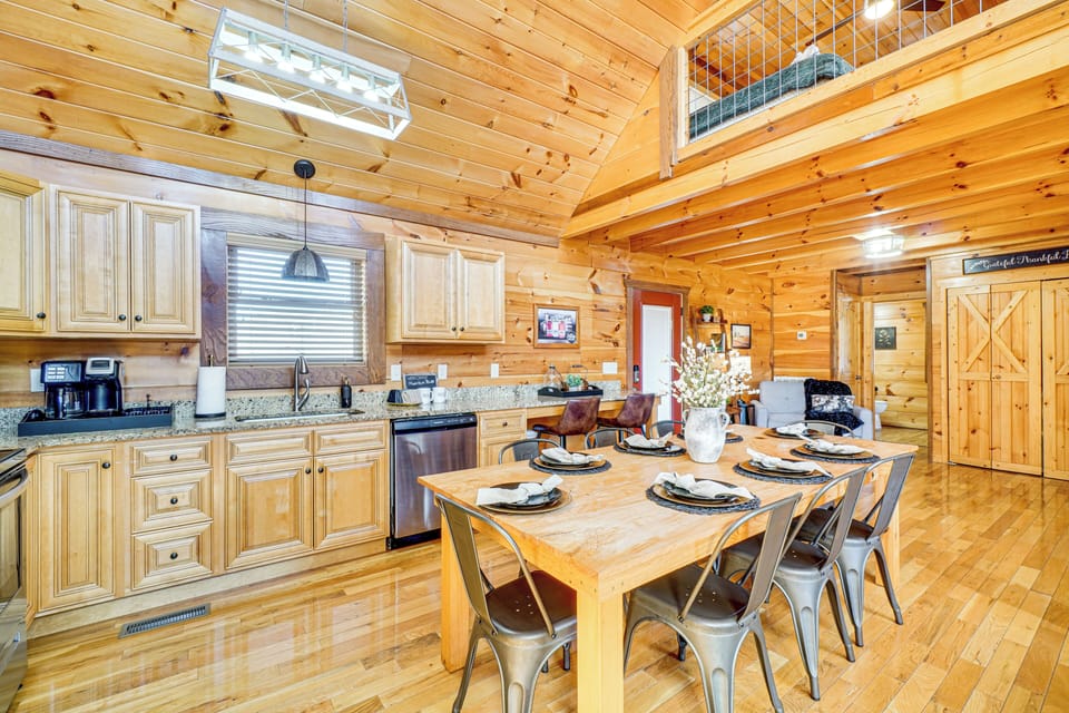 Kitchen & Dining Area | Main Level | Keurig/Drip Coffee Maker | Cooking Basics