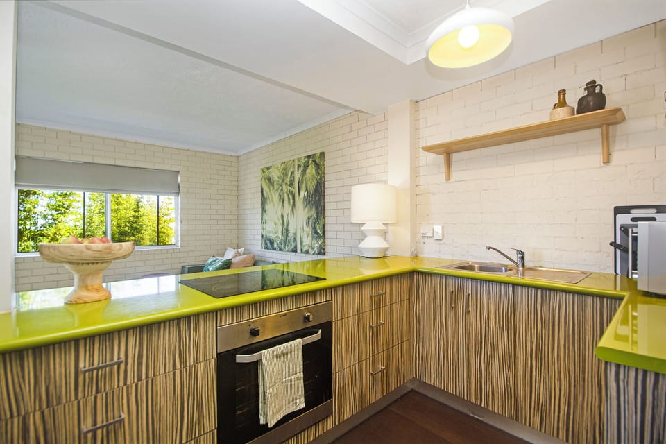 Fully equipped kitchen: fridge, microwave, oven, stove top