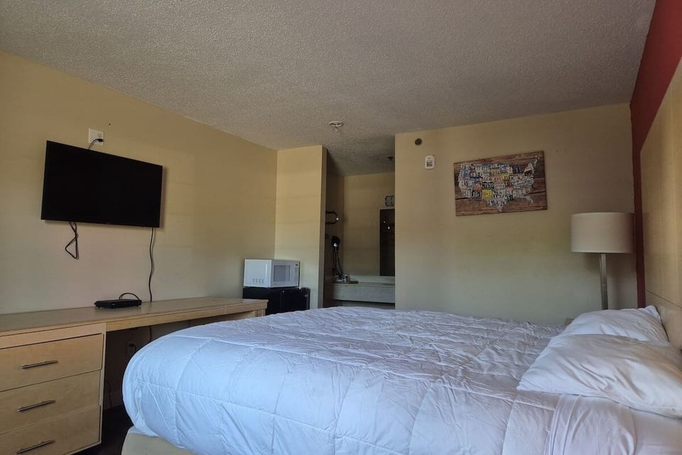 Bedroom. Interior and views may vary based on location and availability.