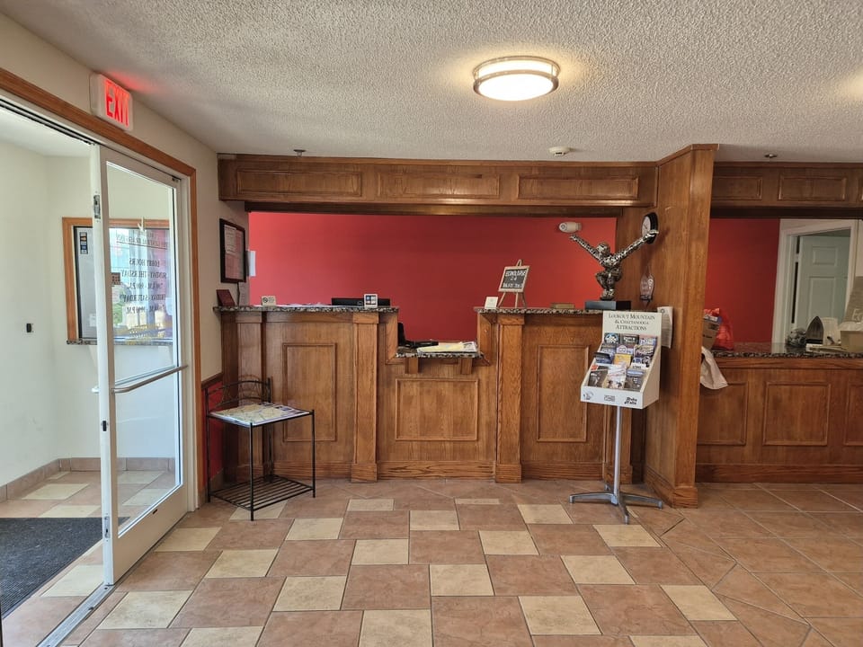 Reception/ Front Desk