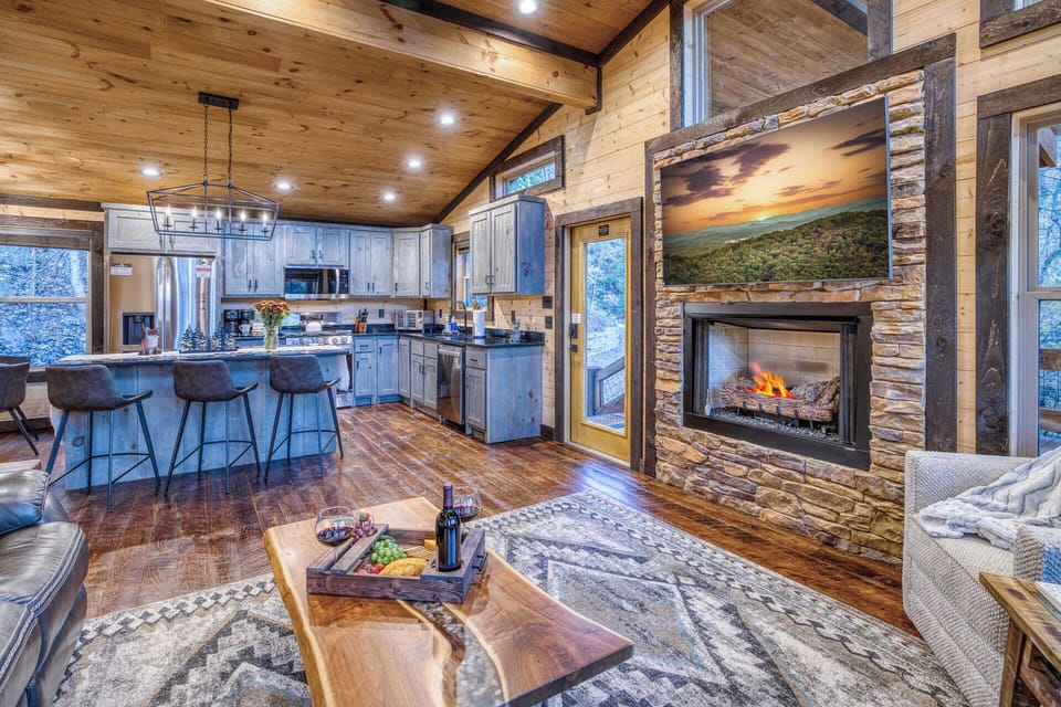 Gas fireplace, smart TV, cozy and open floor plan
