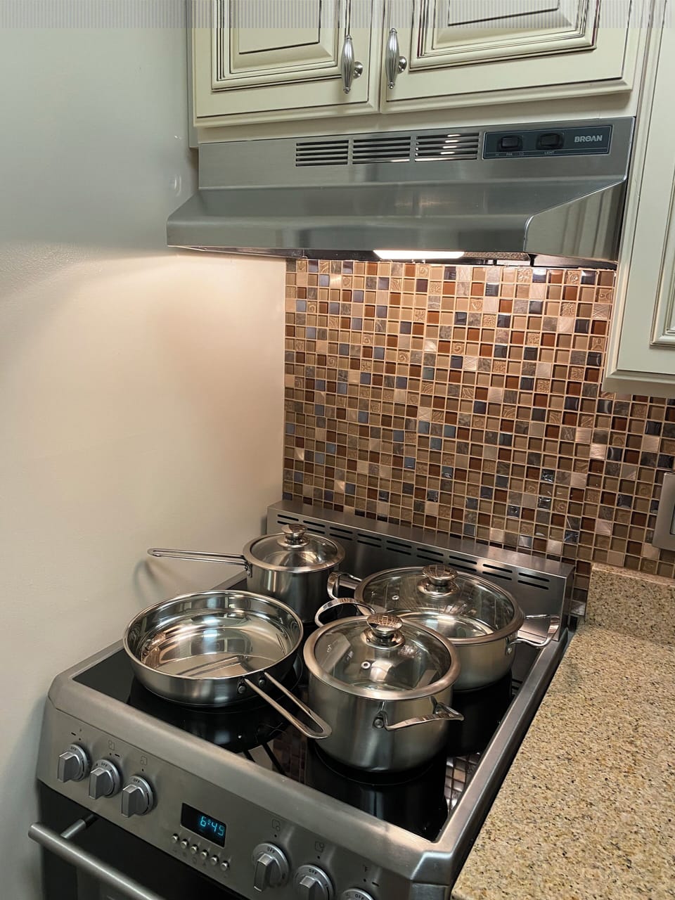 Kitchen- equipped with oven, dishwasher, fridge