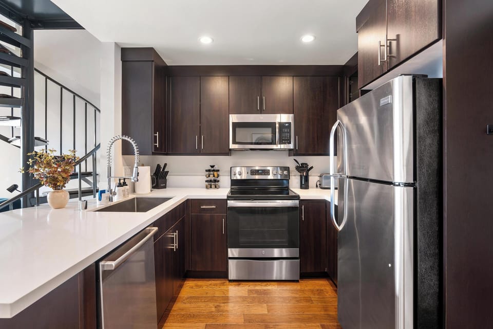 Gourmet kitchen ready for any meal you choose to create and enjoy.