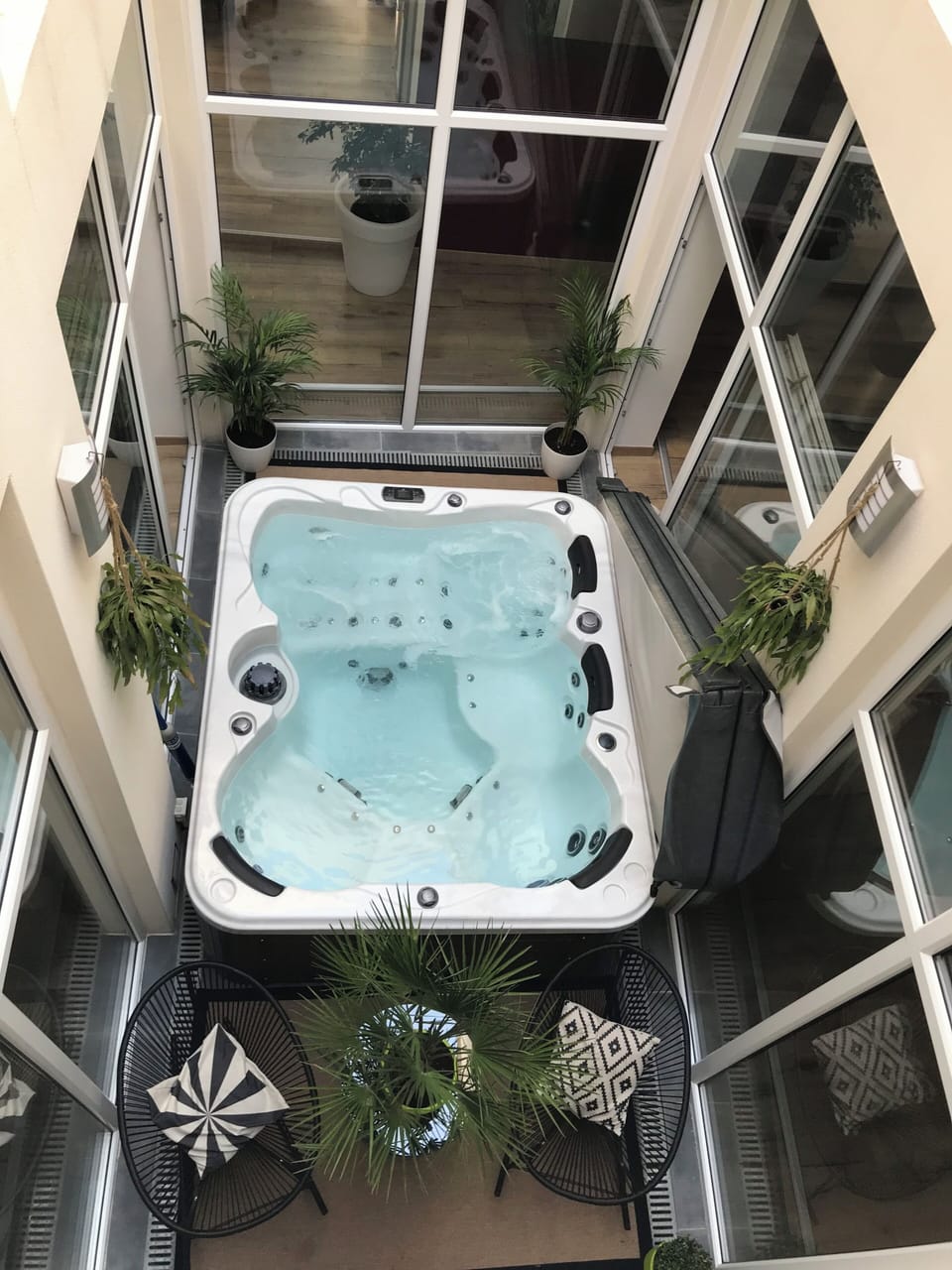 Indoor spa tub