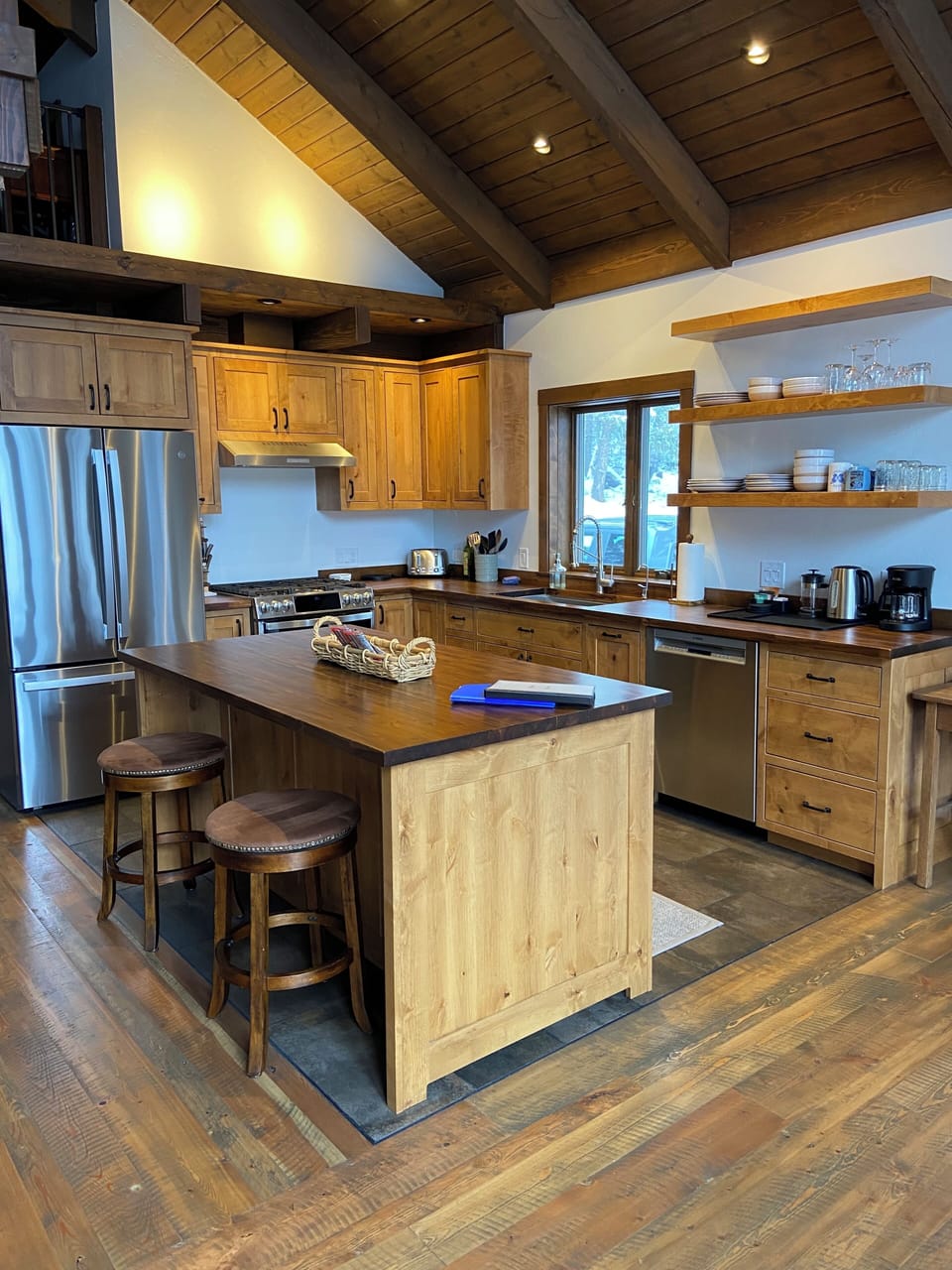 Well appointed kitchen built by cooks for cooks. 