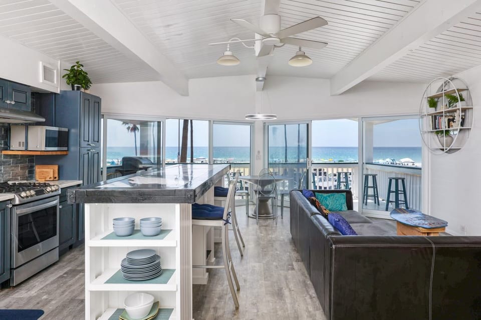Living Room/ Dining Room/ Kitchen space