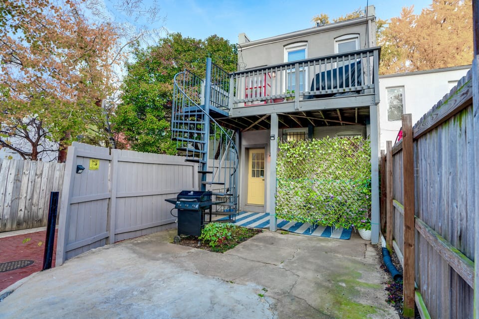 Parking space behind the apartment and gas grill