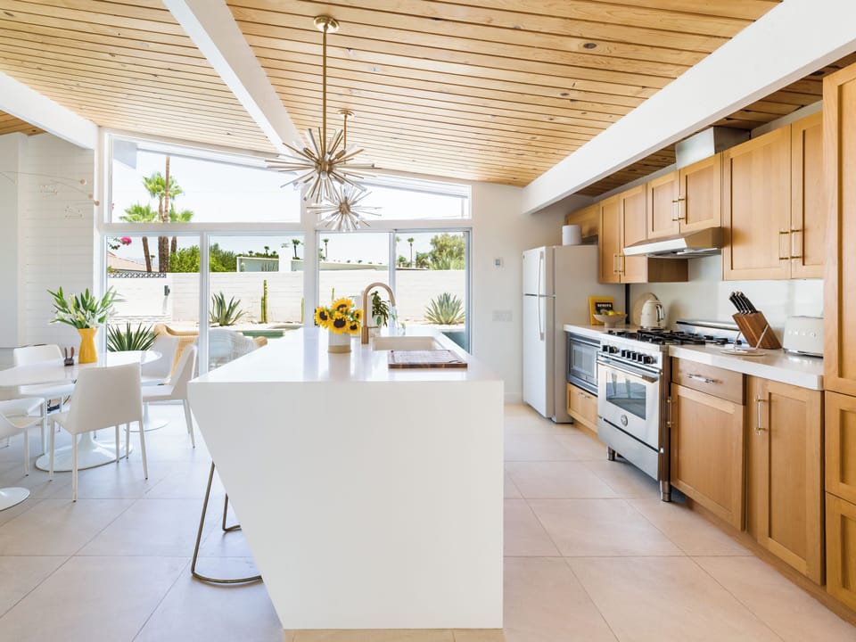 italian gas range and full pots/pans/small wares for cooking up a dream