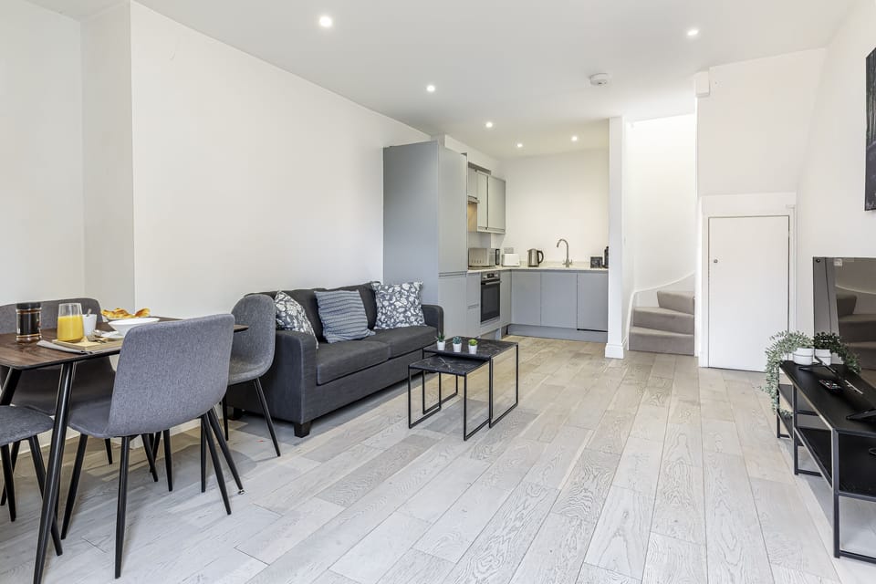 Experience true comfort and convenience at Stylish Bickley Home Near London. Our open-plan living, dining, and kitchen space is perfectly integrated for modern stays.