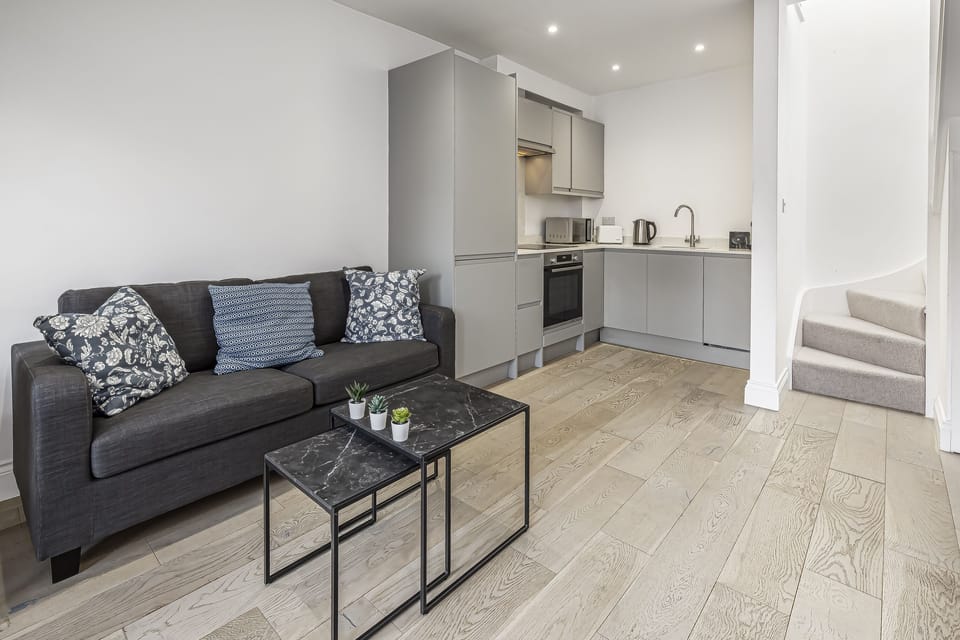 Experience seamless living at Stylish Bickley Home Near London! This modern open-plan space combines comfort with a fully equipped kitchen.