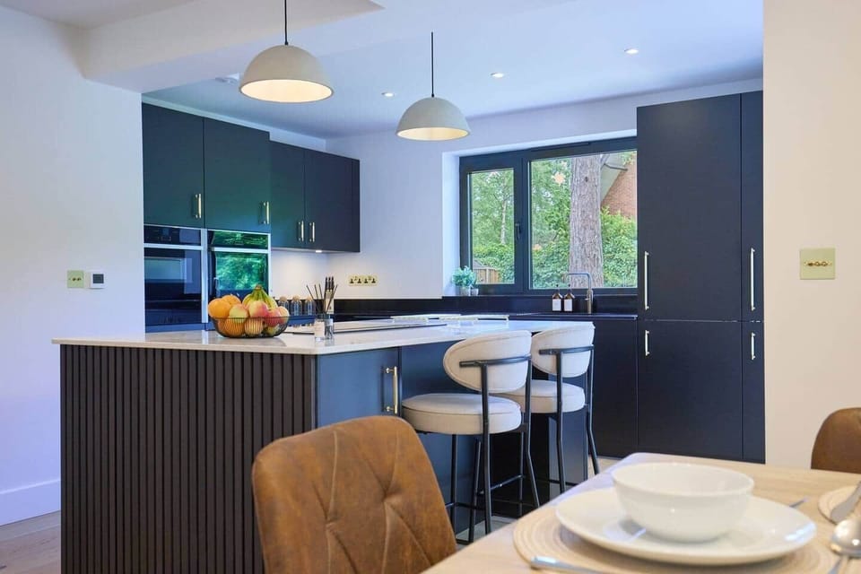 Fully equipped Kitchen with High End Appliances 