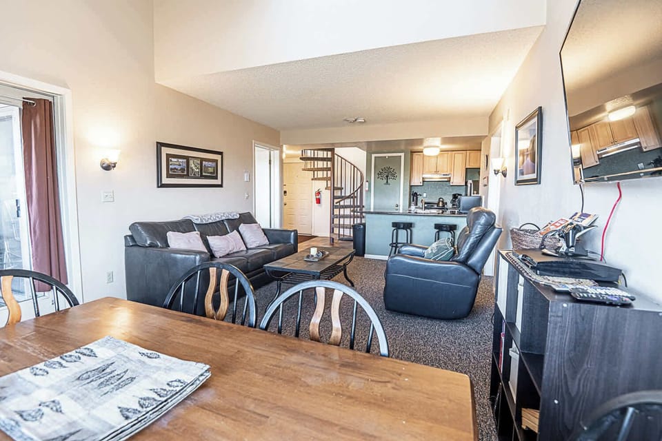 Living Room/Kitchen