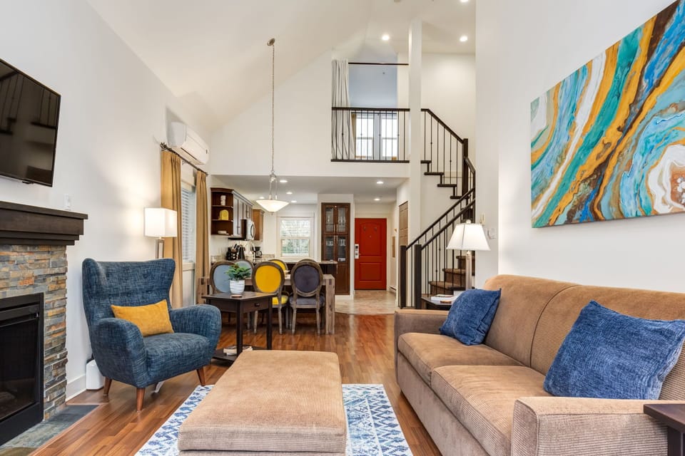 Bright, airy living space 