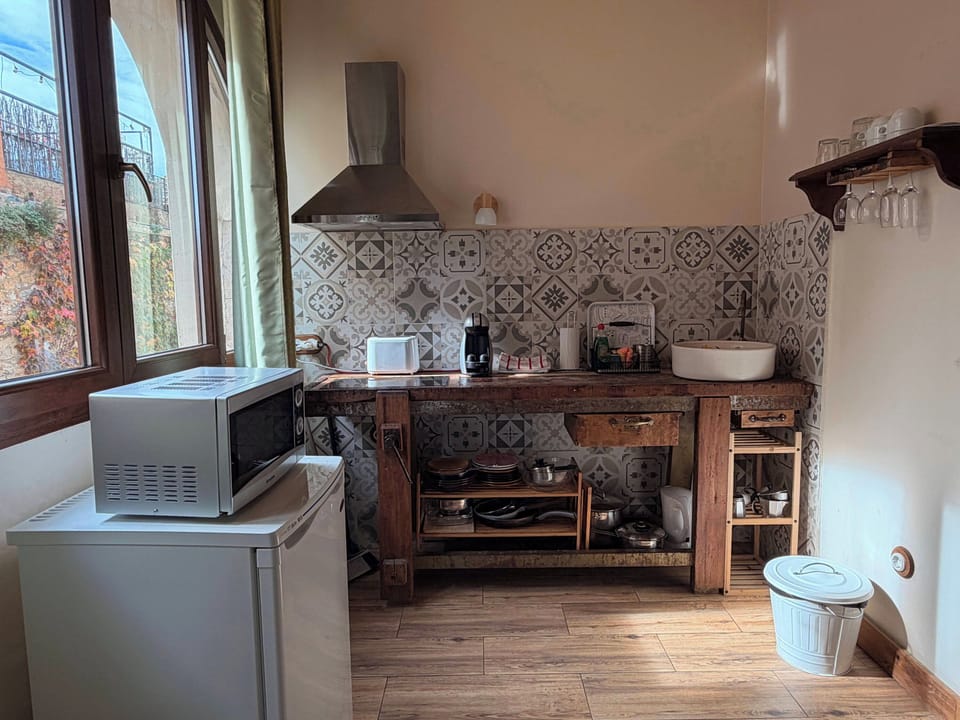 Practical and fully equipped kitchen to preapare meals like at home