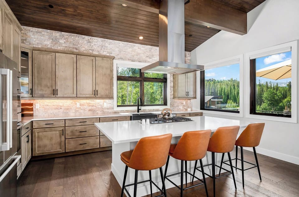 Kitchen (4 chairs) 