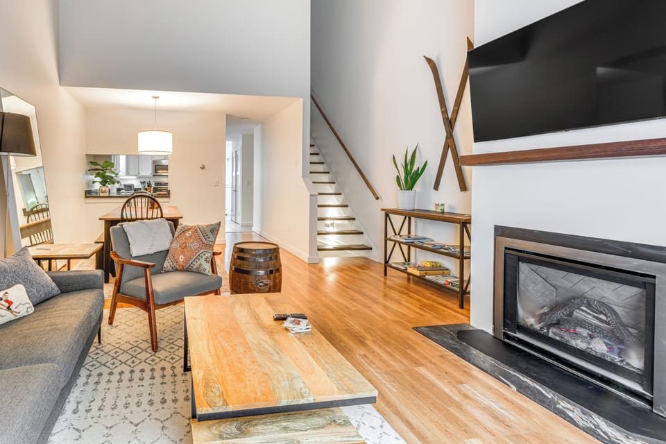 Living Room | 1st Floor | Free WiFi