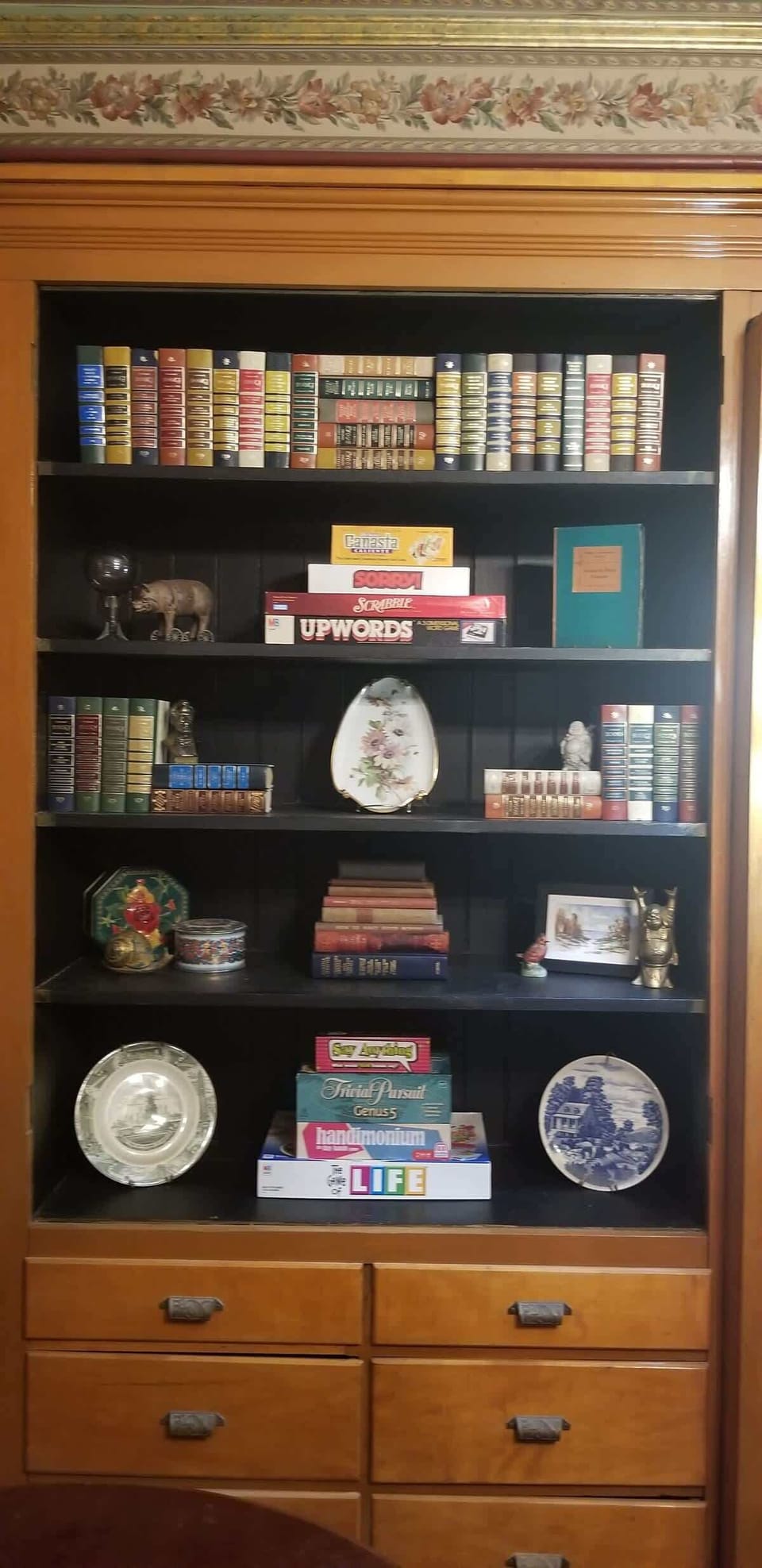 Games and books in the living room.
