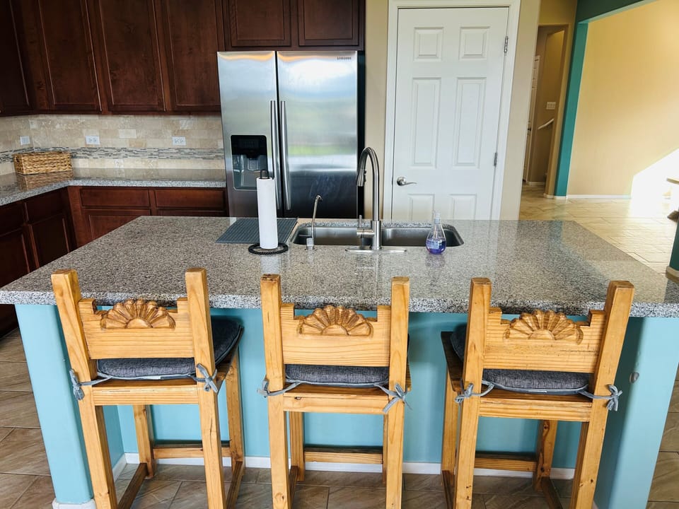 Island seating for three