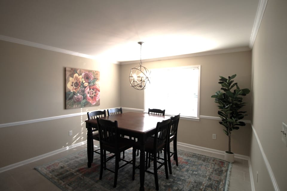 Eat-In Kitchen