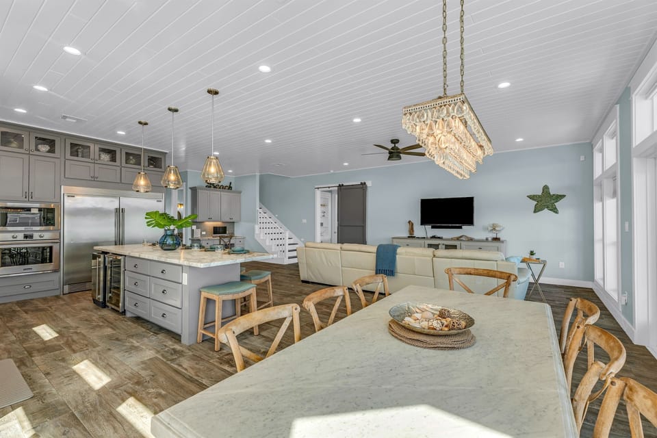 Crystal Paradise Kitchen: Gather around the elegant dining table that comfortably seats 8—perfect for shared meals and memorable conversations.