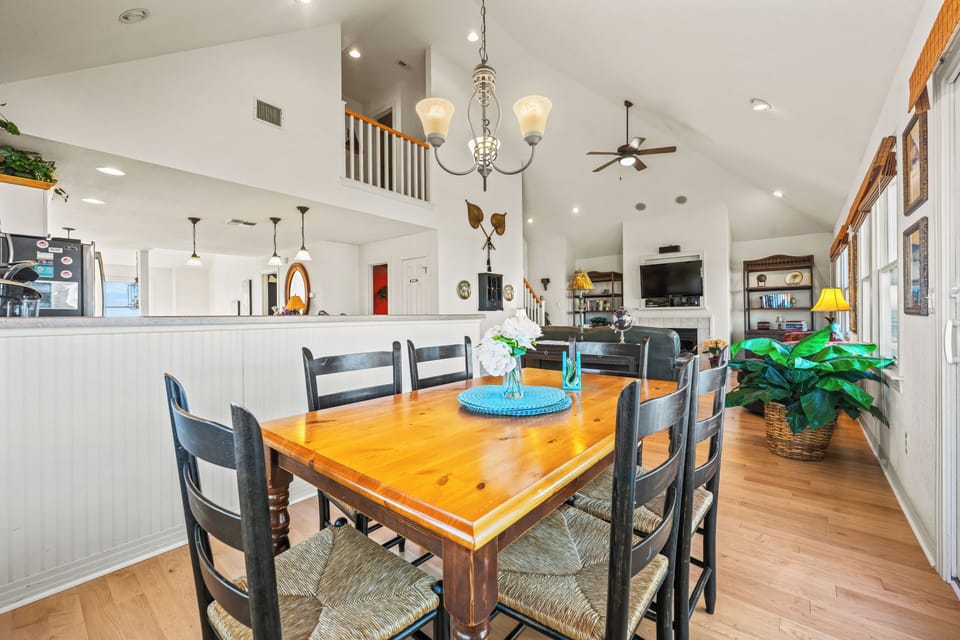 Dining Area - Top Level
