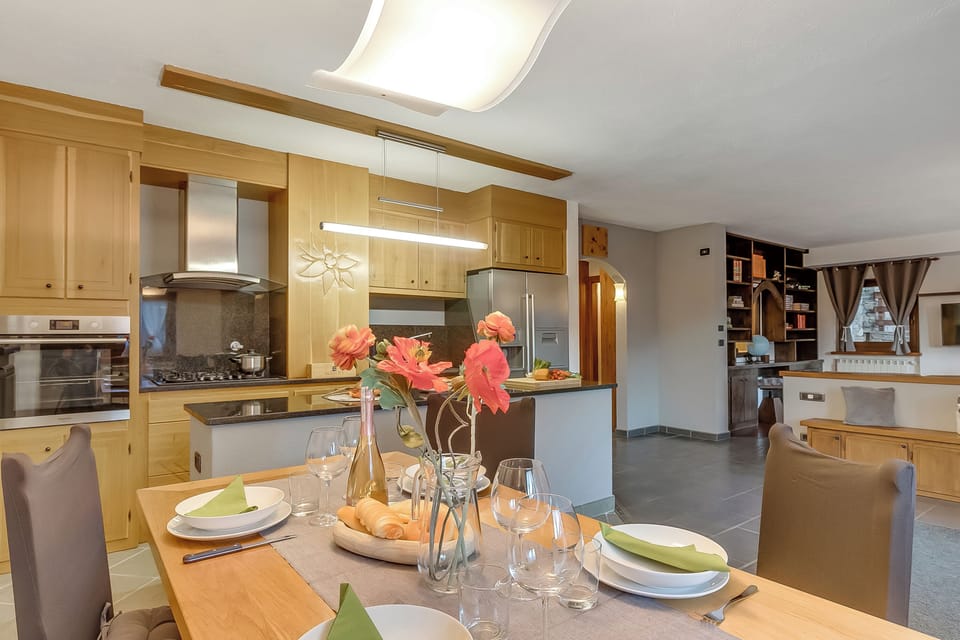 Kitchen and dining area