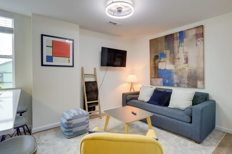 Cincinnati Vacation Rental | 1BR | 1BA | 568 Sq Ft | Stairs Required