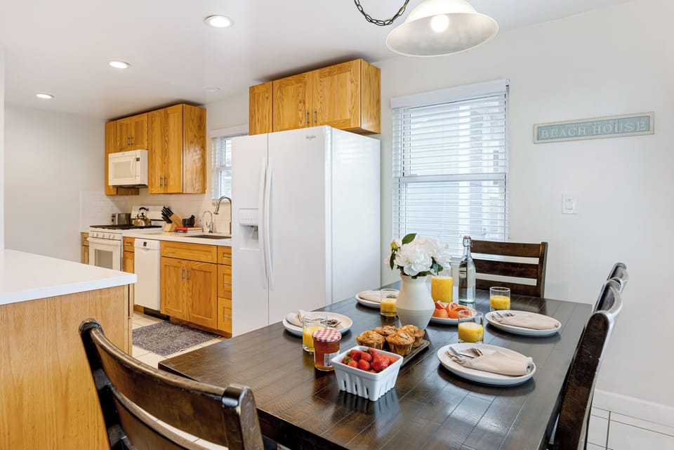 Enjoy seamless transitions from dining to the kitchen area.