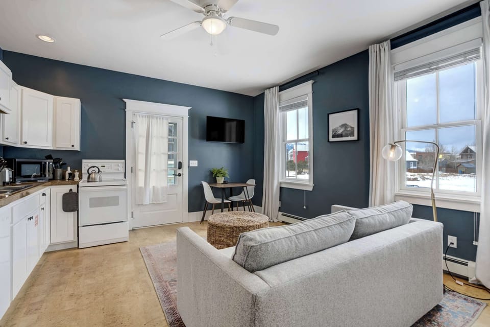 This bright upper-level studio offers a cozy retreat with an open living area, full kitchen, and plenty of natural light. Set just steps from River Park and local trails, it’s a comfortable home base for exploring Buena Vista.