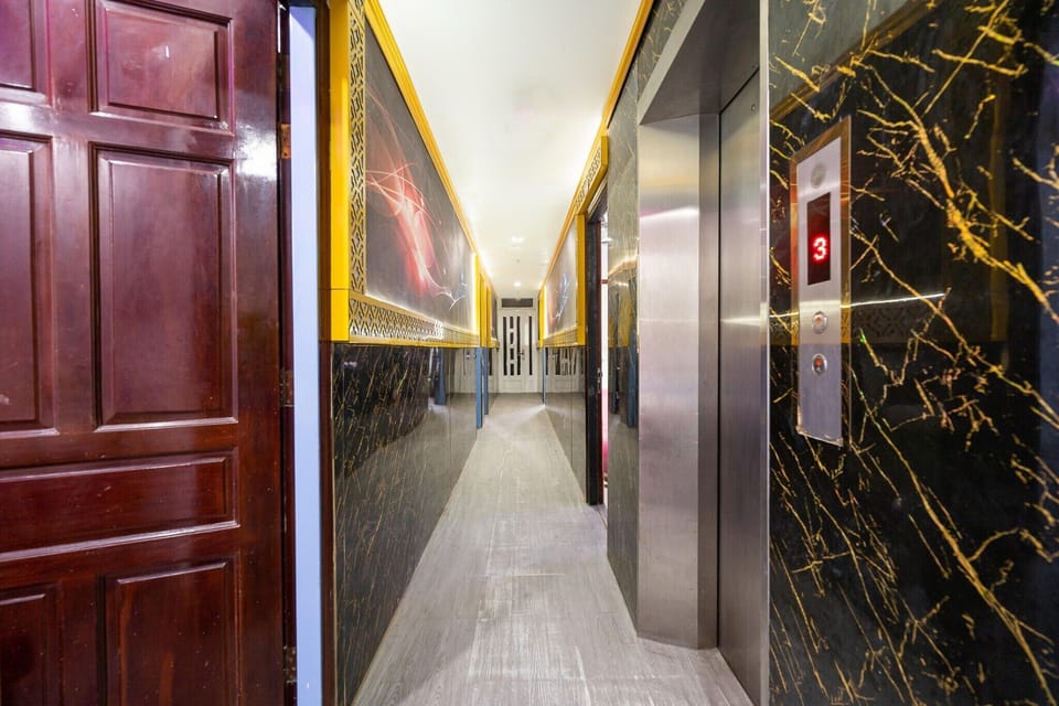 Entrance / Reception