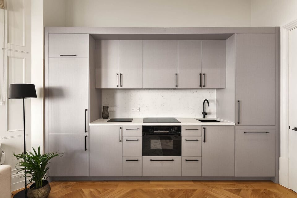 Kitchen - Coffee Machine, Coffee, Oven, Microwave, Dishwasher, Kettle, Toaster, Fridge, Freezer, Kitchen Utensils