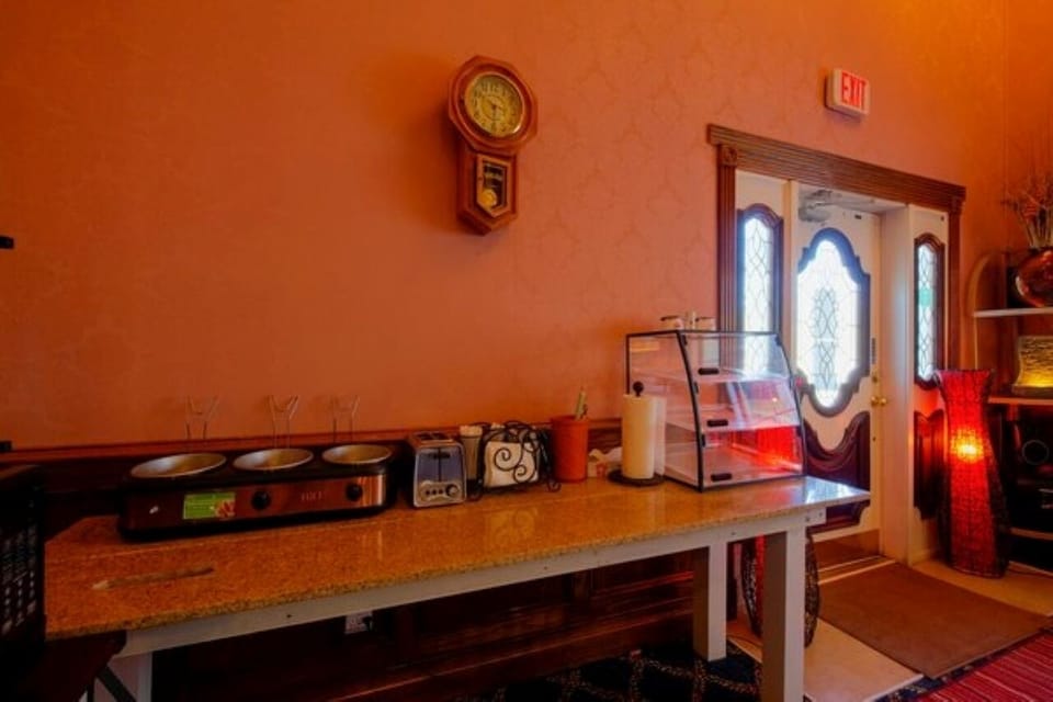 Start mornings with a quick bite at the cozy buffet.