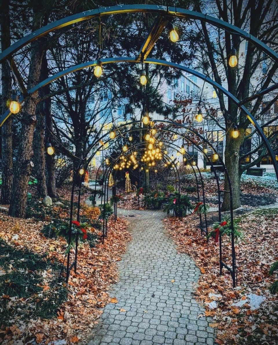 Foellinger-Freimann Botanical Conservatory - 3.3 miles from the property