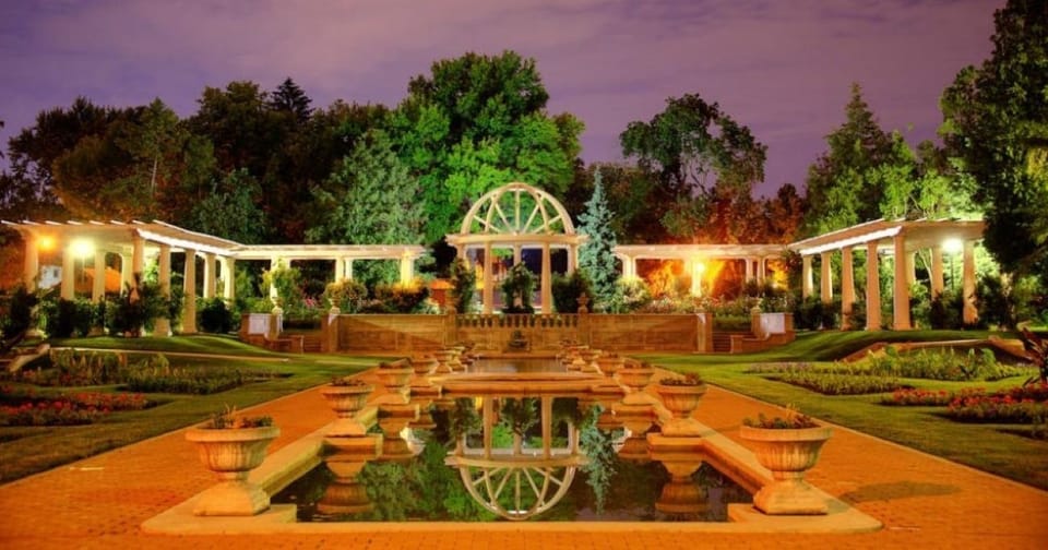 Lakeside Park Rose Garden - 3.0 miles from the property